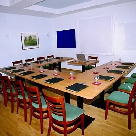Altstadt מלון 3*